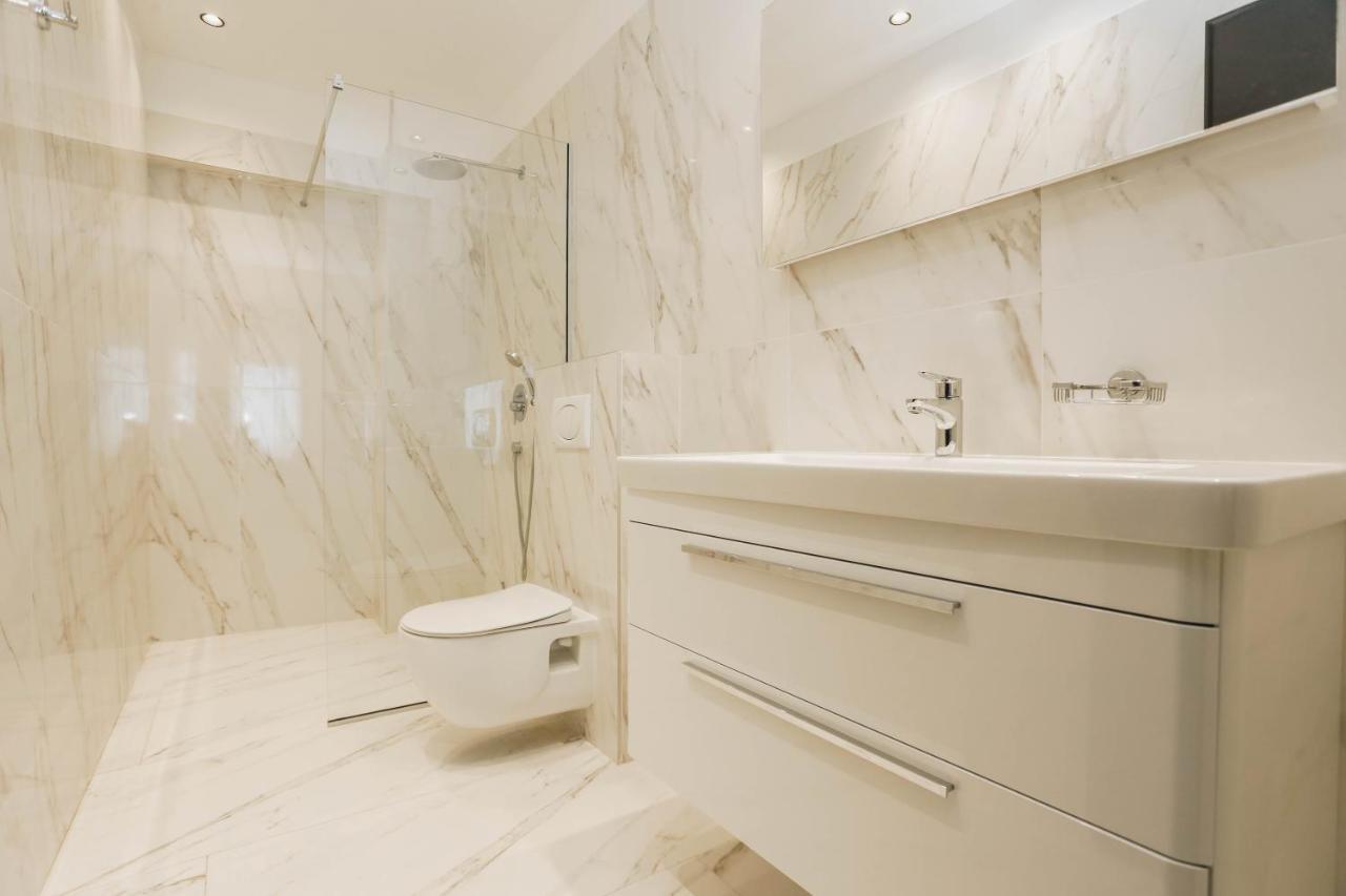 Beachfront Luxury Apartment ブドヴァ エクステリア 写真